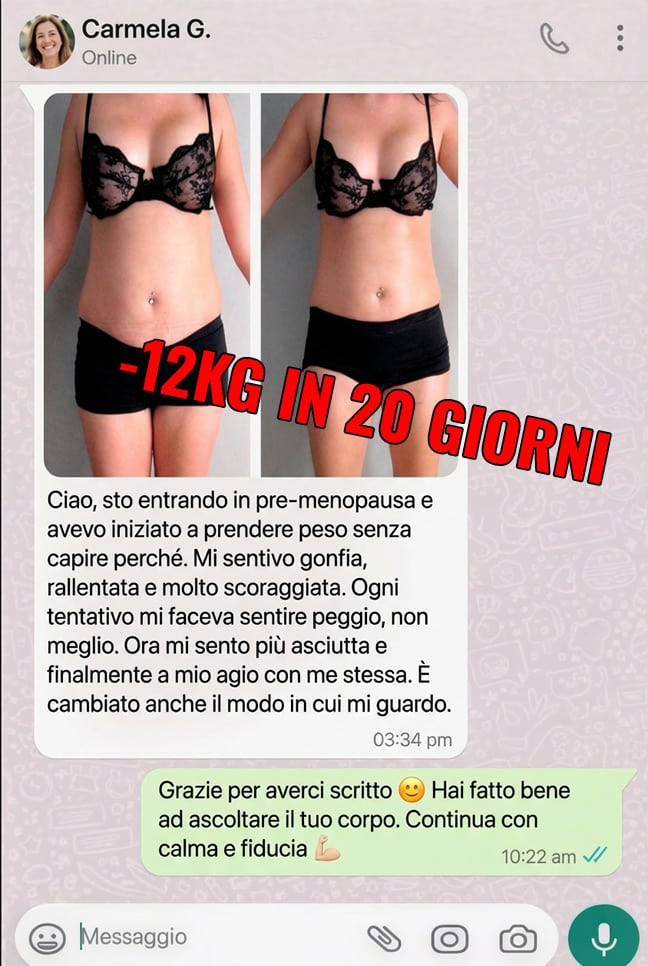 Immagine di spirulina in polvere e compresse per integratori naturali.