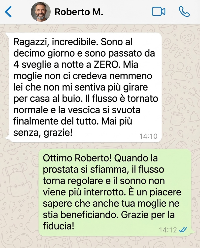 Uomo felice che mostra miglioramento della salute prostatica.