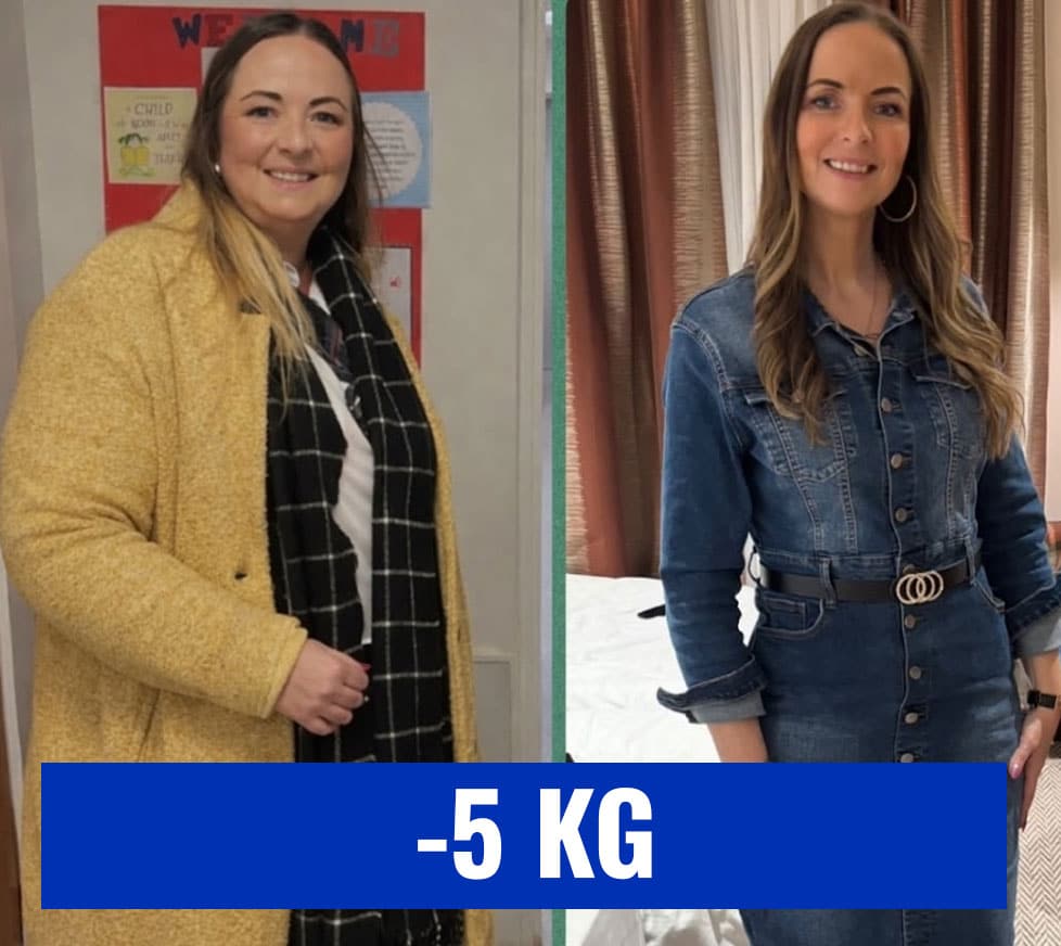 Donna felice mostra perdita di peso di 5 kg con segno.